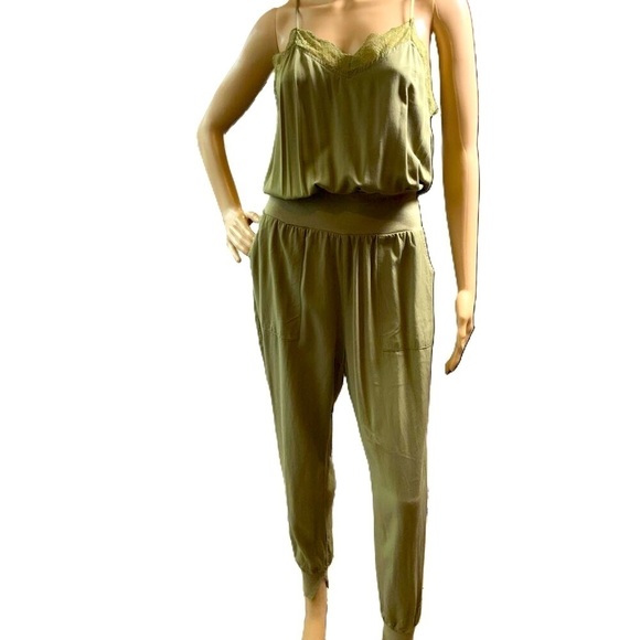 Vici Green Sleeveless Spaghetti Strap Lace Trim Elastic Waist Jumpsuit Size Sm - Picture 1 of 16